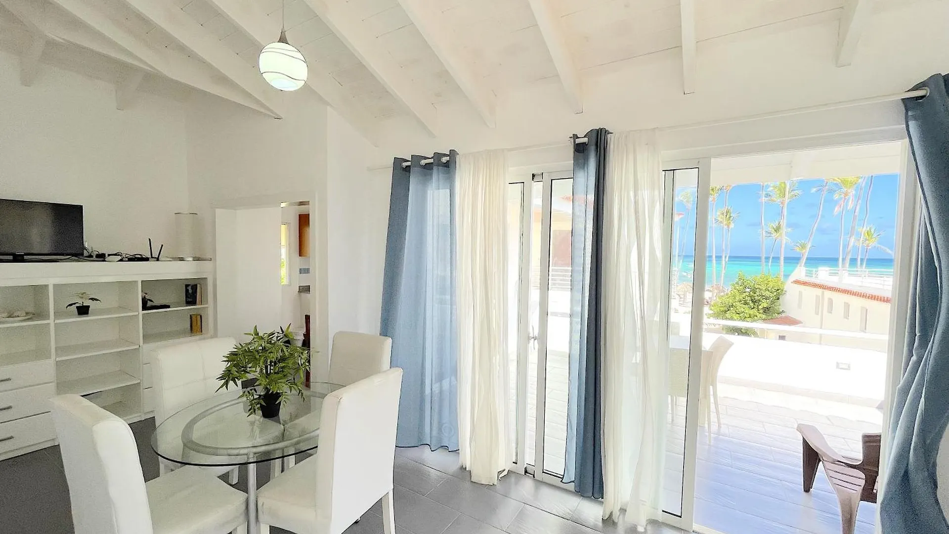 Отель Beach Condo-Hotel With Villas & Private Apartments Wifi Bbq Beach Club & Spa Пунта-Кана